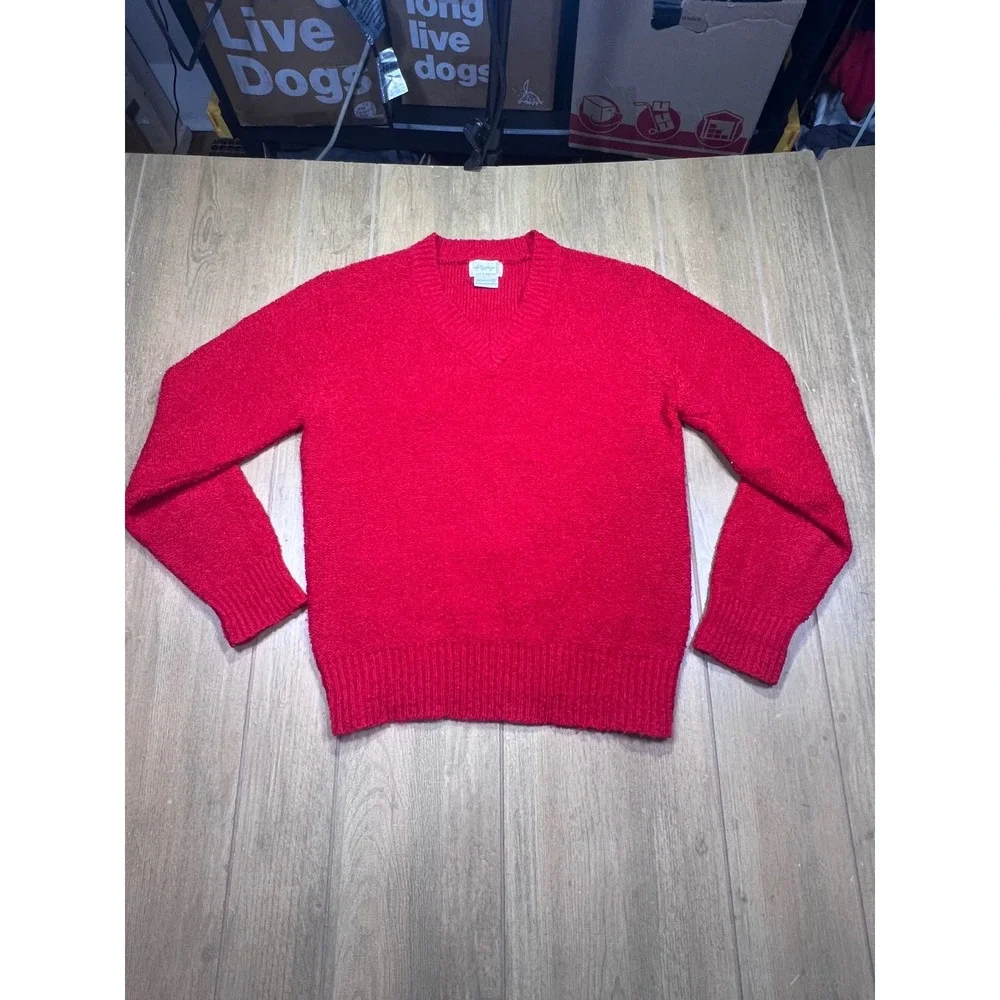 J Riggins Vintage Red V-Neck Knit Pullover Sweater Mens Medium Acrylic Hong Kong